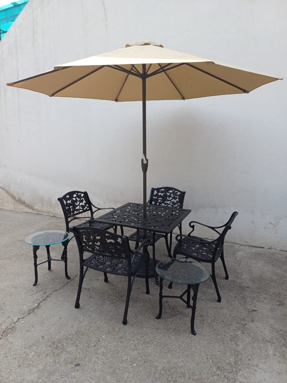 Central Pole Umbrella - Image 3