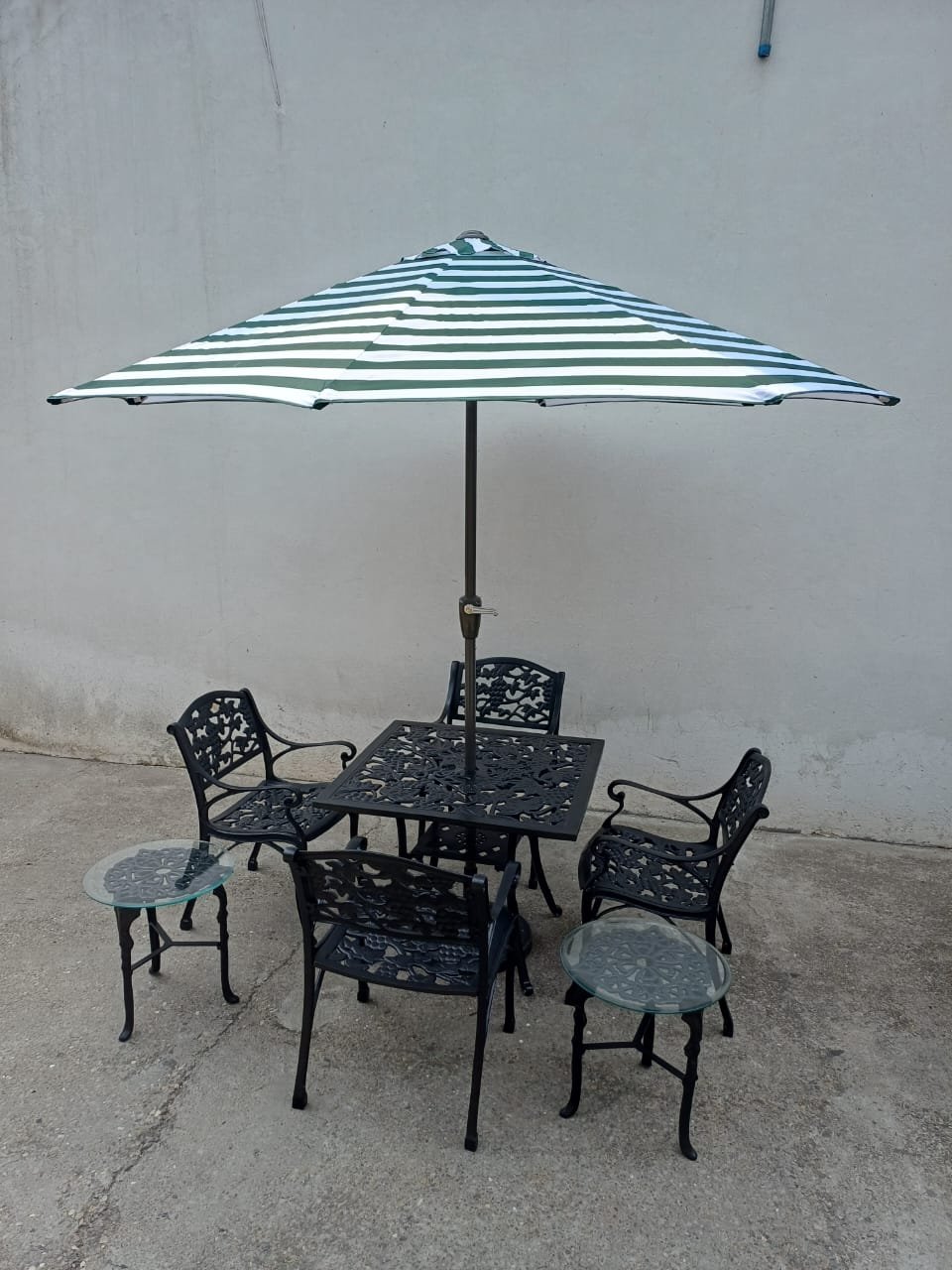 Central Pole Umbrella - Image 2