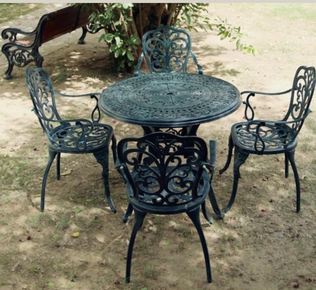 Butterfly Design with Round Table